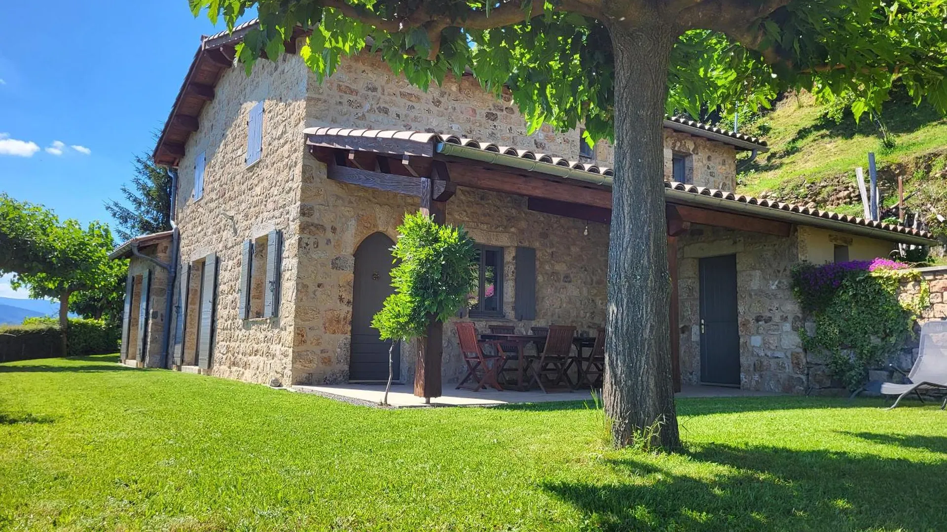 Gite De La Vigne Chirols Holiday home